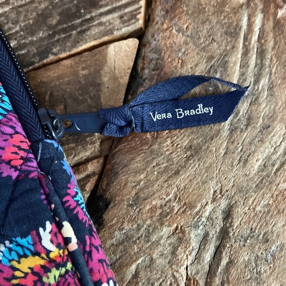 Vera Bradley navy floral zipper padded computer sleeve/bag